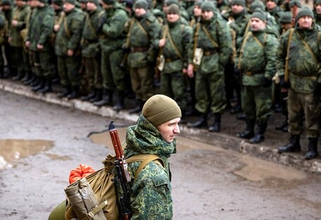 Мобилизация в Луганской области: оккупанты забирают на фронт медиков