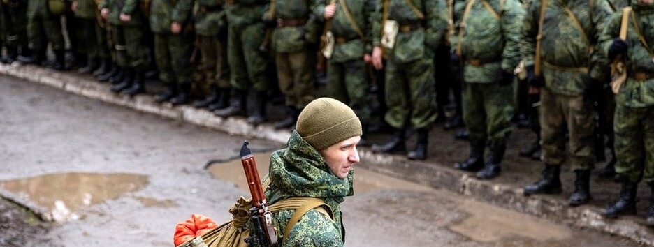 Мобилизация в Луганской области: оккупанты забирают на фронт медиков