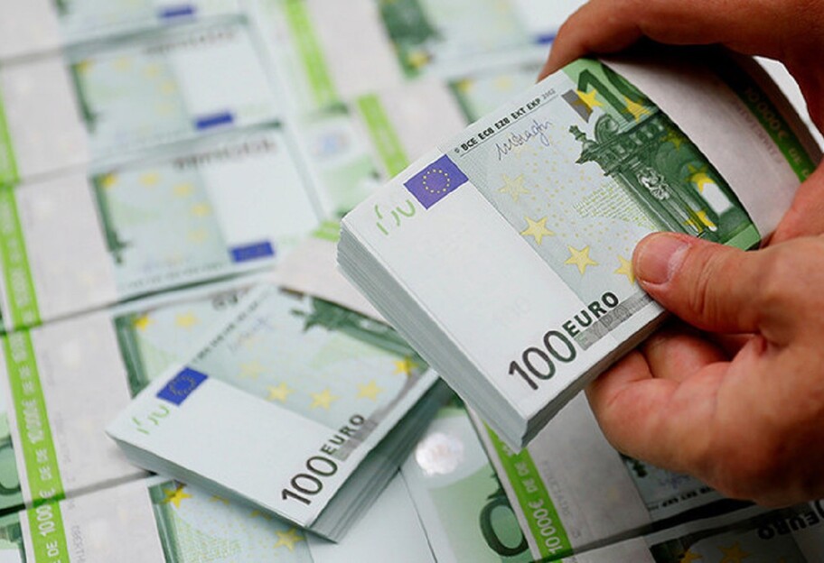 Курс валют в Україні на 27 вересня – євро продовжує падати - фото 1