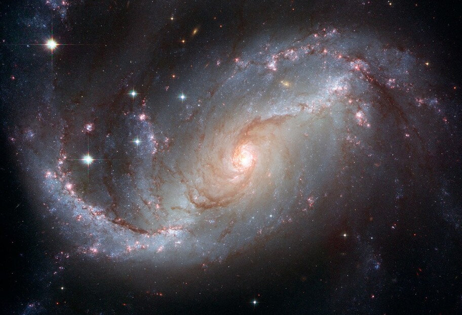Фото космоса - Вебб снял галактику IC 5332 которую не смог показать телескоп Хаббл - фото 1