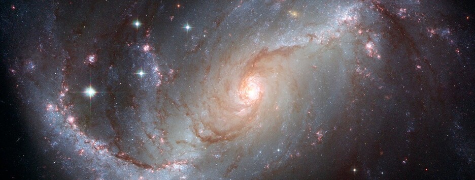 Ученые показали уникальные фото далекой галактики: раньше их никто не видел 