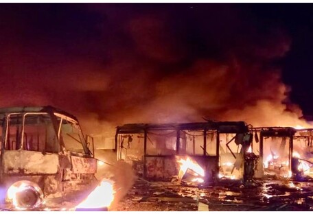 Оккупанты обстреляли Днепр: есть погибший, сгорело 52 автобуса