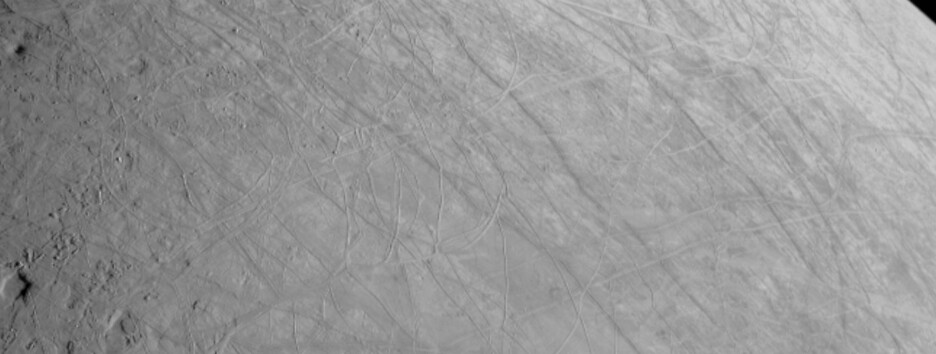 NASA сфотографувало крижану поверхню Європи: що приховує найбільший супутник Юпітера