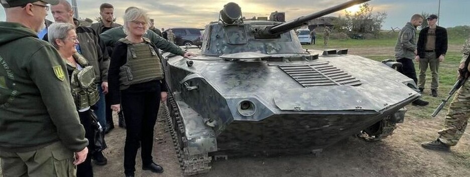 Министр обороны Германии приехала в Украину и рассказала про поставки IRIS-T