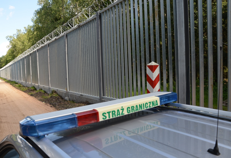 В Польше достроили стену на границе с Беларусью - фото появились в сети - фото 1