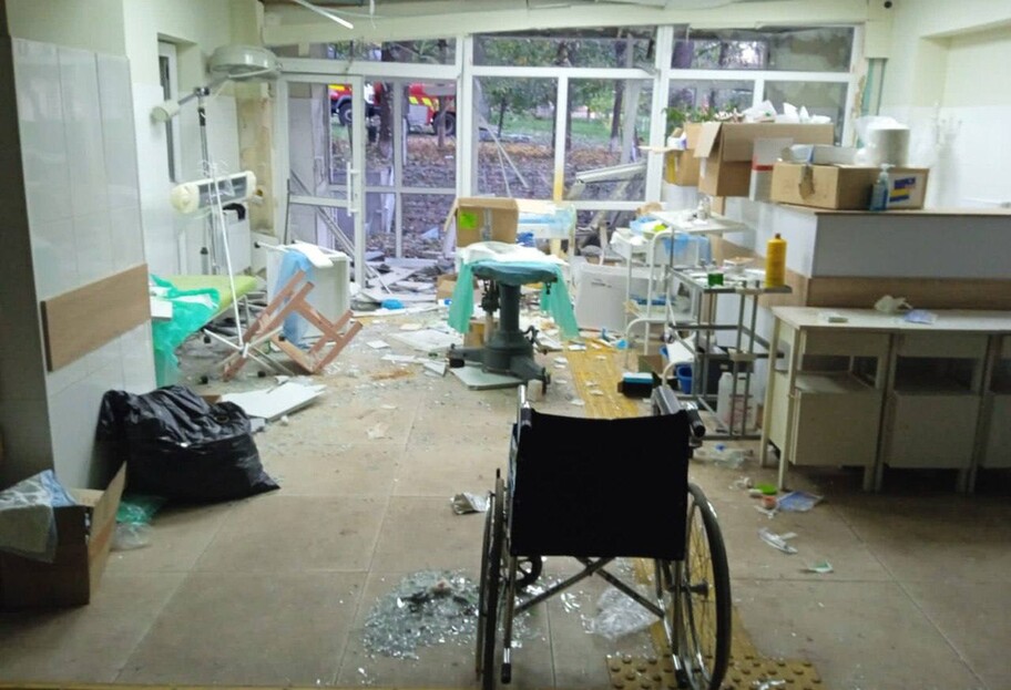 Обстрел больницы в Купянском районе 3 октября - здание разрушено, фото  - фото 1