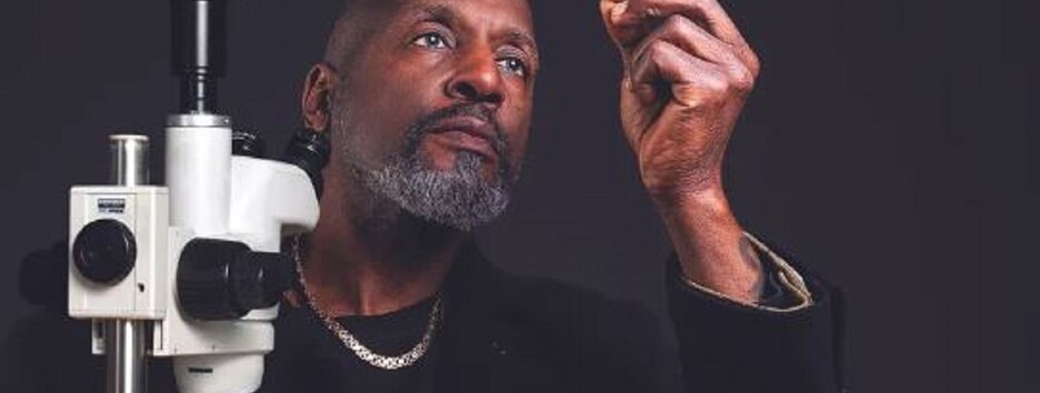 Создал в игольном ушке: мастер удивил скульптурой щенка (фото)