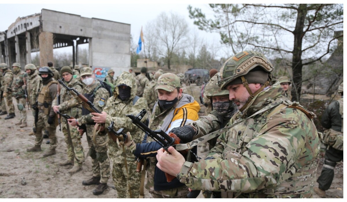 Мобілізація в Україні: у яких випадках українці можуть відмовитись від повістки фото