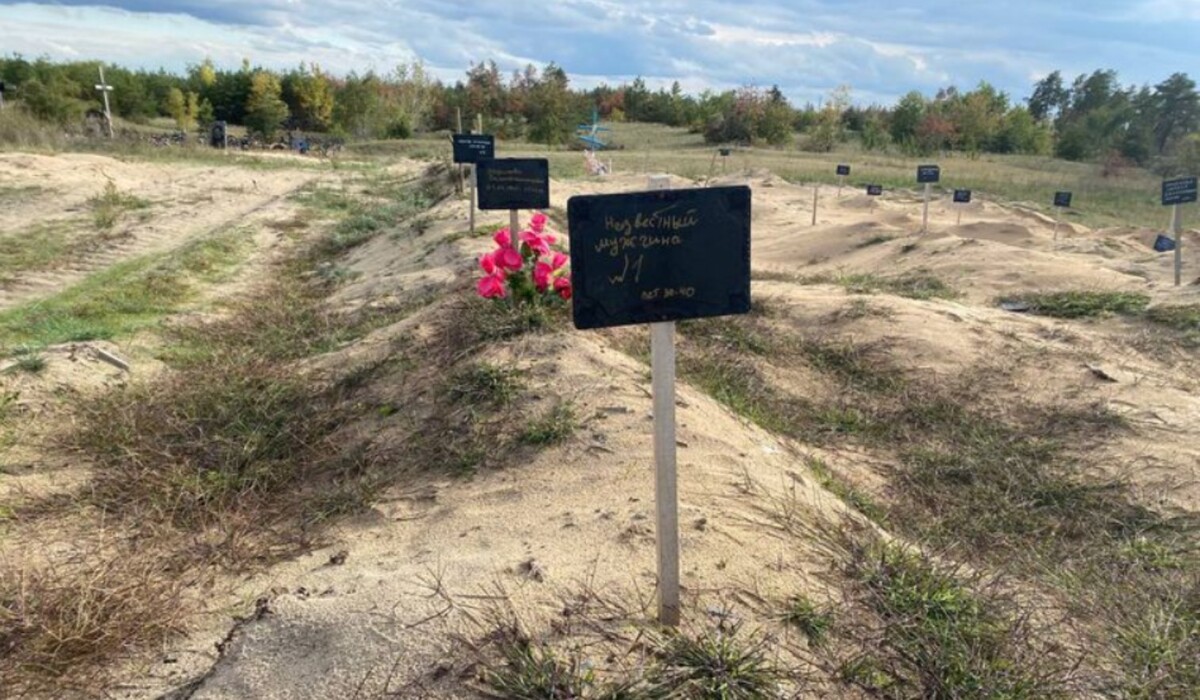 В Лимане после освобождения нашли более 50 свежих захоронений местных жителей (фото) фото