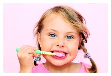 Як доглядати за зубами дитини: 5 порад доктора Комаровського