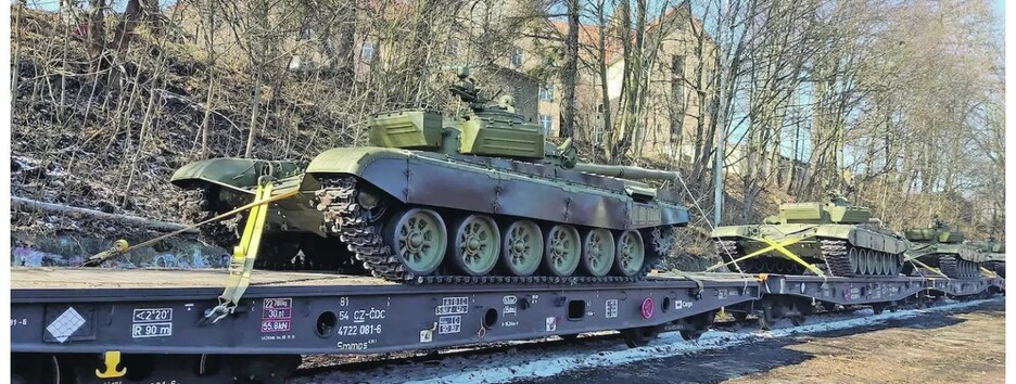 Чехія відправила Україні нову партію військової допомоги, у тому числі й важку техніку