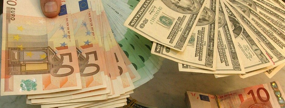 Курс долара б'є рекорди: за скільки продають валюту в Україні