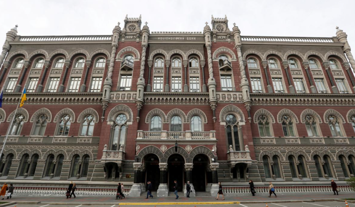НБУ объяснил, когда начнет снижать учетную ставку фото