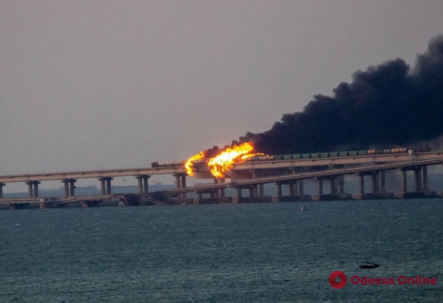 Взрыв на Крымском мосту - 8 октября взорвалась цистерна с горючим - фото 1