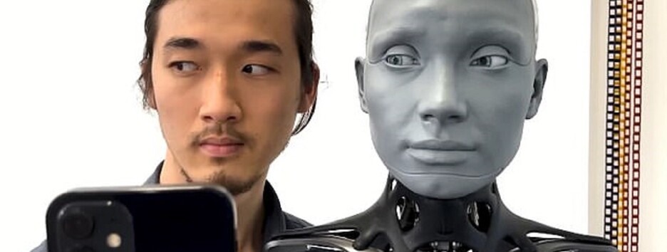 Страхітлива точність: у Британії робот-гуманоїд імітує міміку дослідника (фото та відео)