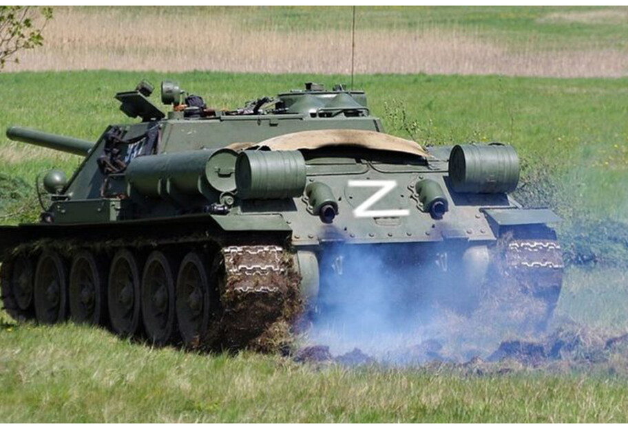 Солдати армії рф вручну оснащують свої танки динамічним захистом - фото - фото 1