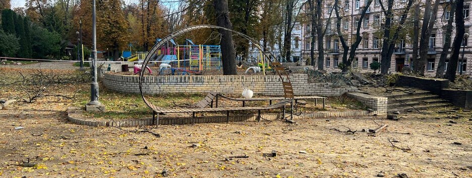 Российские оккупанты ударили по центру Киева, чтобы уничтожить детскую площадку: опубликованы фото