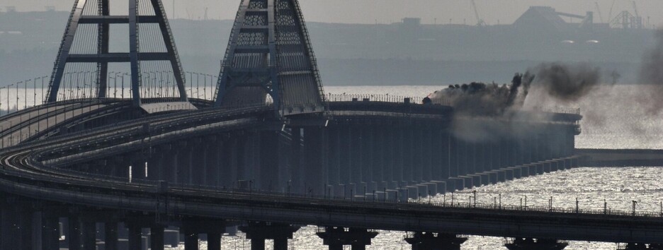 Идет ремонт: как Крымский мост выглядит сейчас из космоса (фото)