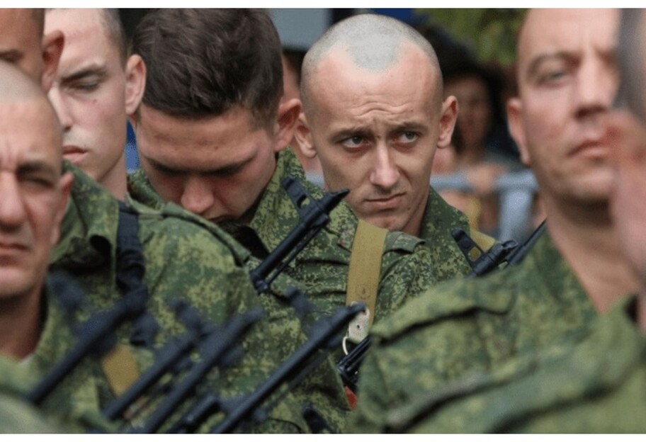 Росіяни здаються в полон ЗСУ - у Херсонській області група окупантів здала зброю українським воїнам - фото 1