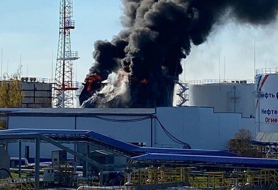 В Белгороде вспыхнул масштабный пожар - загорелась нефтебаза - фото 1