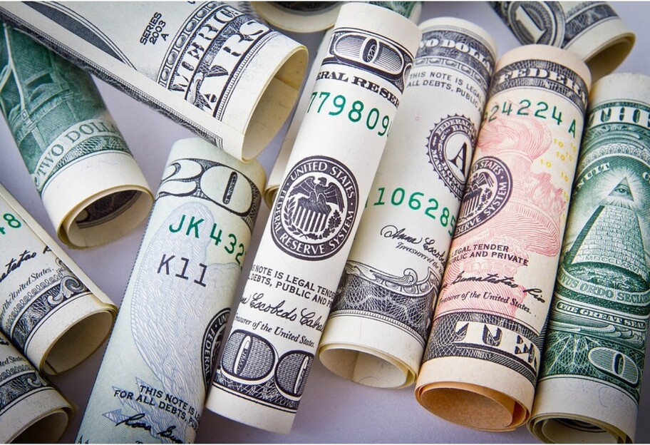 Обмен валют в Украине - Олег Пендзин посоветовал покупать доллары - фото 1