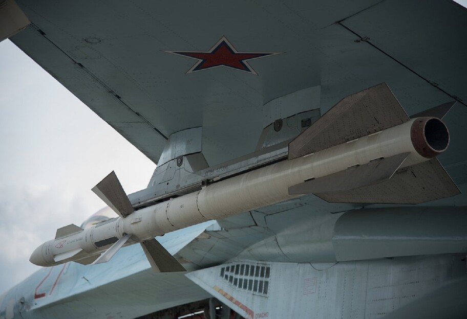 Су-27 випустив ракету по літаку Великої Британії в Чорному морі - голова Міноборони Бен Уоллес - фото 1