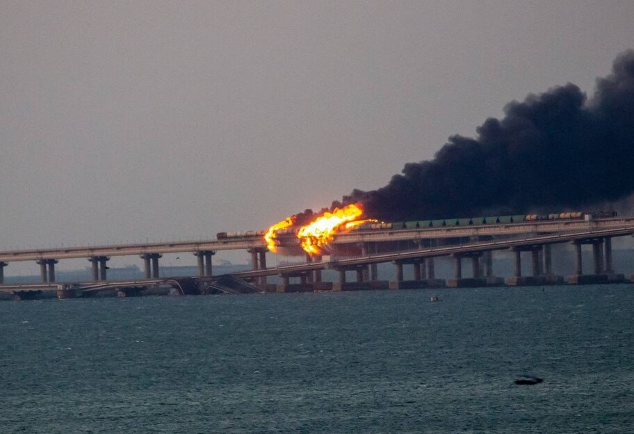 Взрыв на Крымском мосту – Зеленский заявил, что Украина не имеет к этому отношения - фото 1