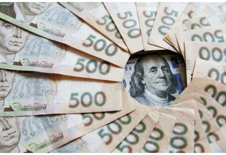 Українці зможуть купувати долар за офiцiйним курсом: рішення Нацбанку