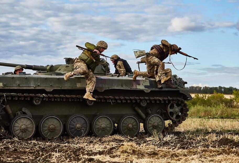 Потери россии в Украине на 22 октября - уничтожены 320 солдат, 6 танков и самолет - фото 1