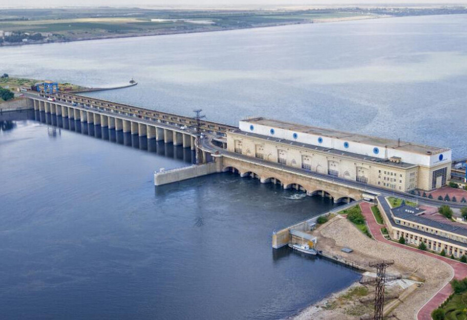 Каховская ГЭС - оккупанты начали сбрасывать воду из Каховского водохранилища вниз по течению Днепра - фото 1