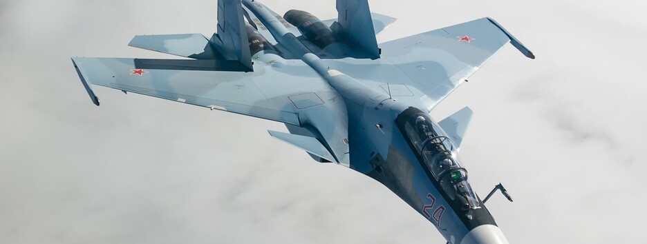 У Росії ще один бойовий літак упав на житлові будинки: опубліковано відео