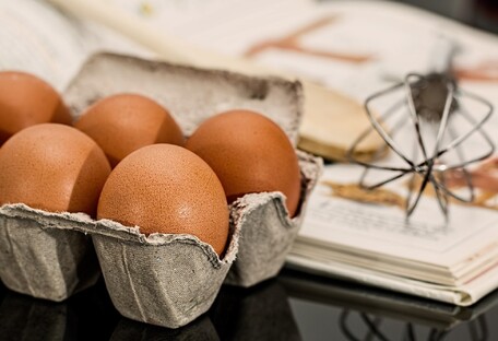 Экономический эксперт объяснил, как сбить цену яиц в Украине