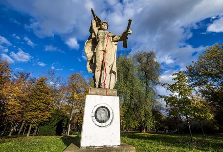 В Чехии памятник красноармейцу поставили на 
