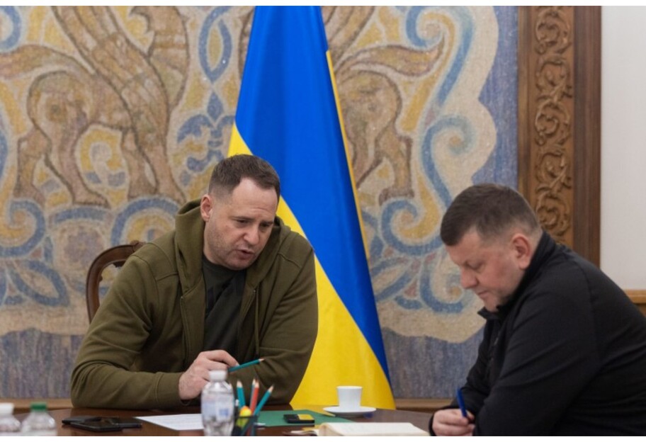 Ермак и Залужный провели разговор с Тимоти Барроу - во время разговора был подтвержден курс Великобритании в поддержку Украины - фото 1