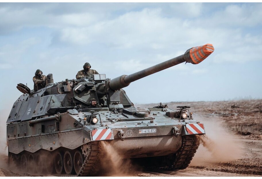 Військова допомога Німеччини - Україна отримала Panzerhaubitze 2000 та РСЗВ Mars 2 - фото 1