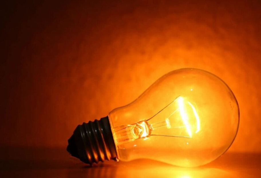 Відключення світла в Україні - поради, як заощадити електроенергію - фото 1