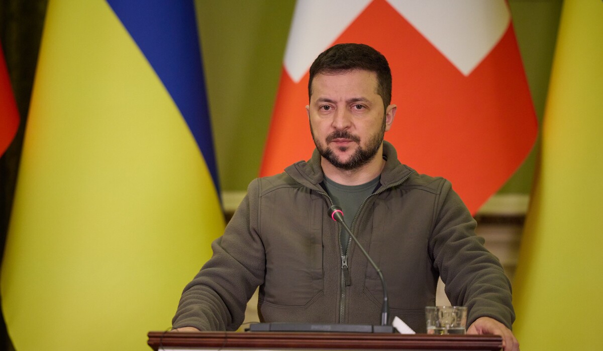 "Ми пройдемо цю темряву гідно": президент Зеленський звернувся до українців (відео) фото