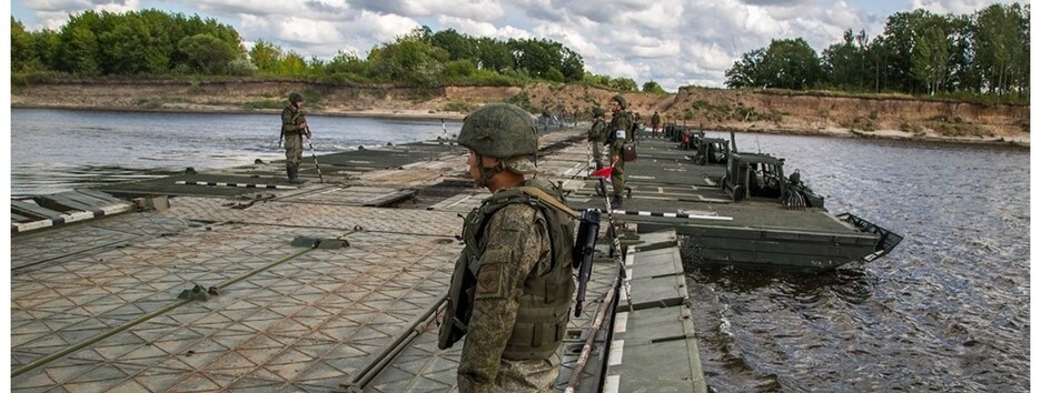 На юге ВСУ разнесли понтонный мост оккупантов вместе с их тяжелой техникой (видео)