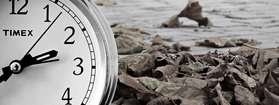 Переведення годинників на зимовий час: британські економісти розповіли, як він б'є по гаманцю