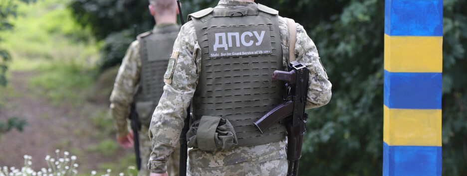  Довел до слез: пограничник сделал девушке трогательное предложение руки и сердца, видео