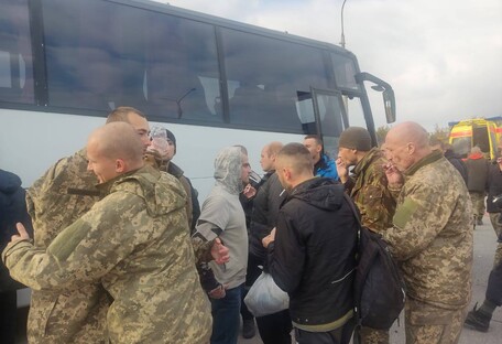 Украина освободила из российского плена еще 52 человека: опубликовано фото