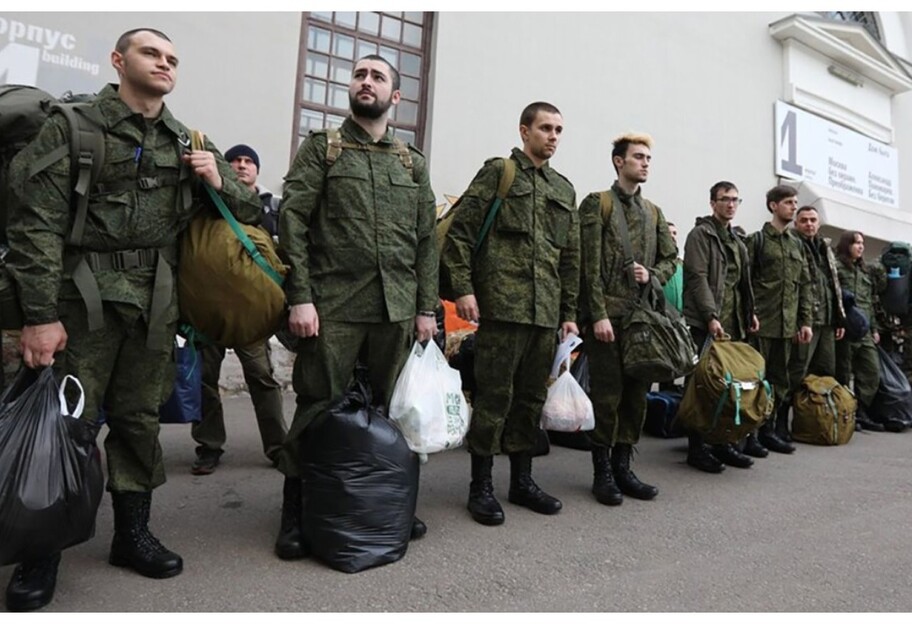 Мобілізовані росіяни у Херсоні – окупанти не їдять по три дні та не отримують зарплату, відео - фото 1