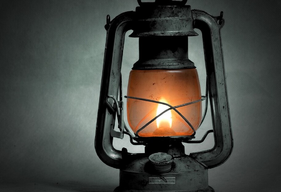 Керосиновая лампа - украинцам рассказали, как заменить фитиль - фото 1