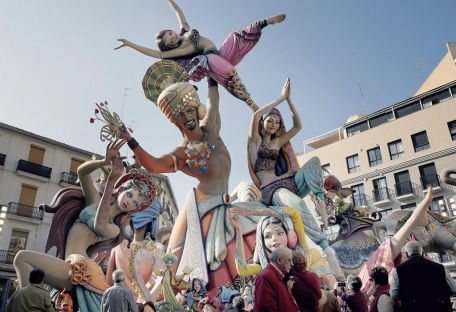 Гигантские фигуры и пламя: как проходит популярный испанский фестиваль