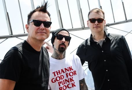 Американская группа Blink-182 поделилась треком «Parking Lot»