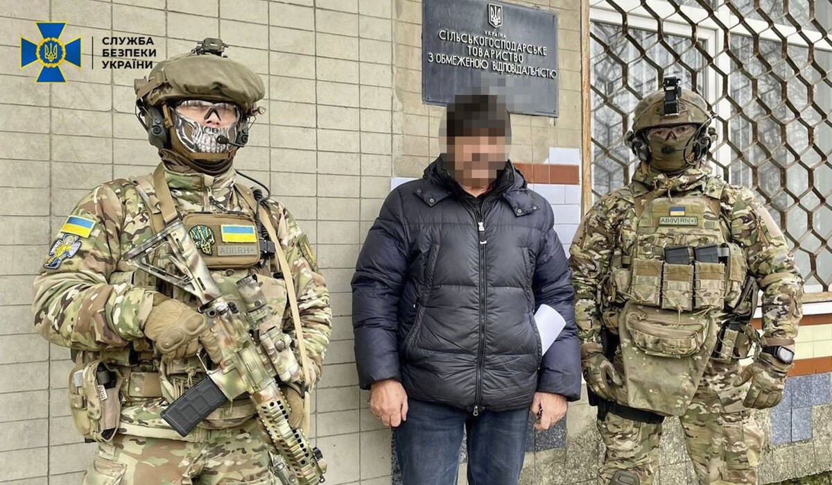 СБУ задержала депутата: помогал оккупантам вывозить зерно  фото