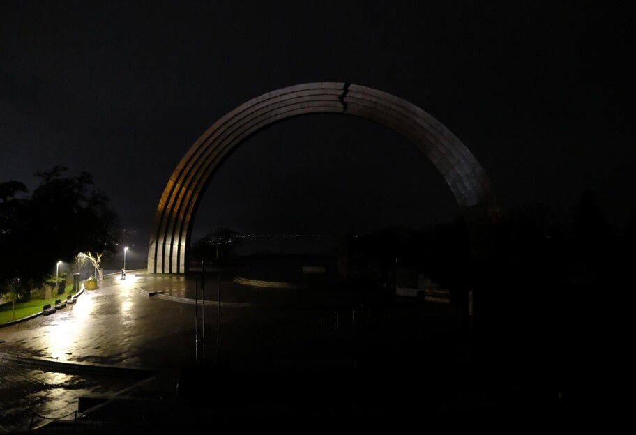 Екстрені відключення світла 4 листопада у Києві скасовано – відключатимуть за графіком - фото 1