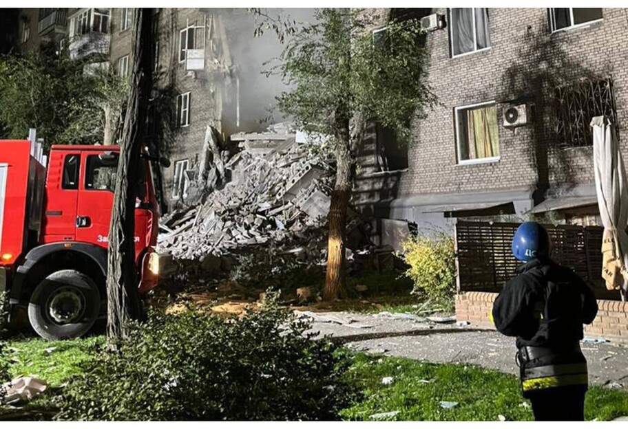 Обстрел Запорожья 6 ноября – в жилом квартале возник пожар - фото 1