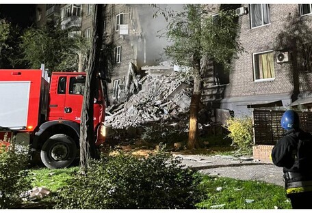 Ночью оккупанты обстреляли жилой квартал в Запорожье: возник пожар