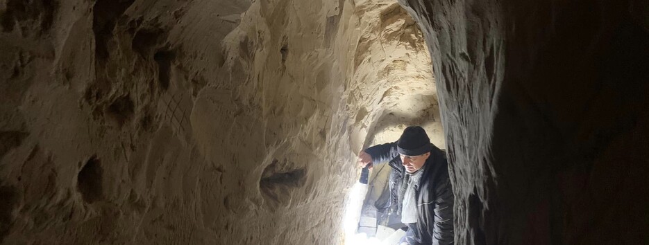 В Киеве нашли древнюю пещеру с наскальными рисунками времен Киевской Руси